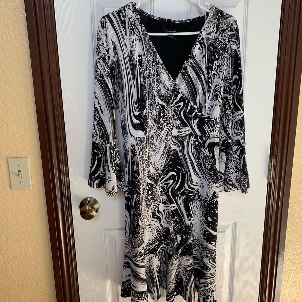Spense black and white dress.  Size 14.